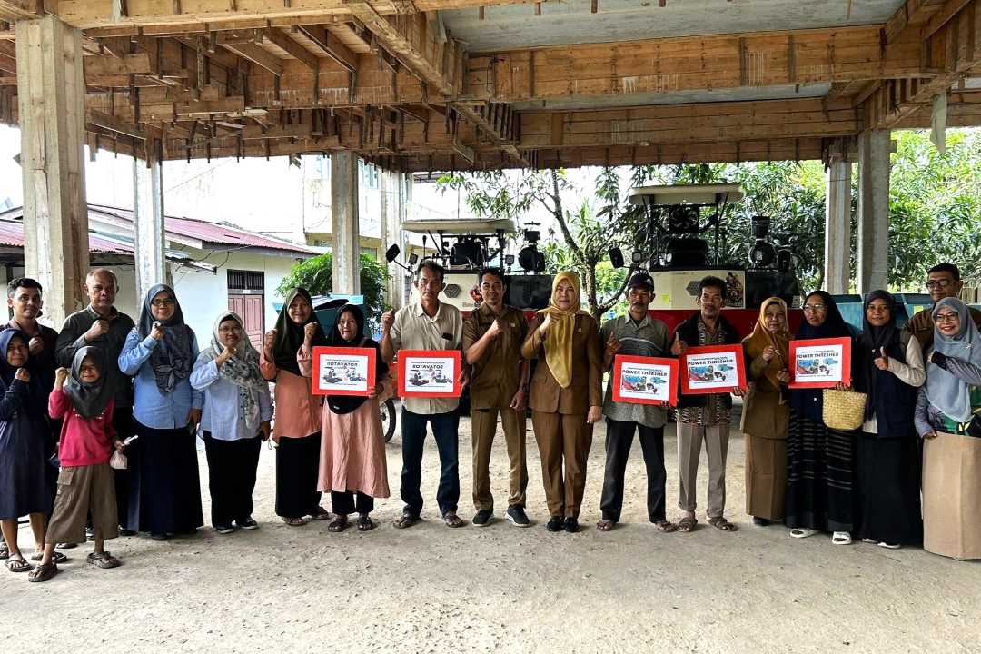 Lima Kelompok Tani Singkawang Terima Alsintan, Sekda Dwi Yanti Ingatkan Pentingnya Laporan Pemanfaatan