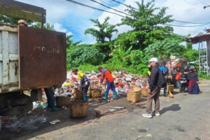 Sampah di Singkawang Tembus 120 Ton per Hari, Petugas Kebersihan Kerja Ekstra di Awal Tahun 2026