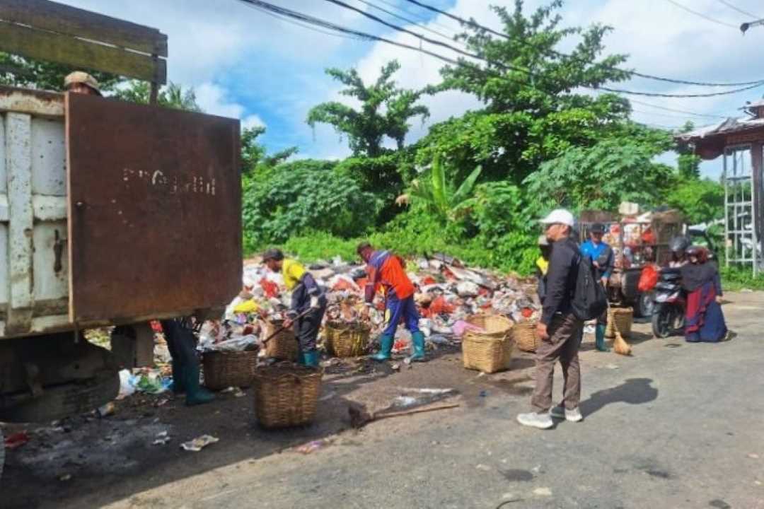 Sampah di Singkawang Tembus 120 Ton per Hari, Petugas Kebersihan Kerja Ekstra di Awal Tahun 2026