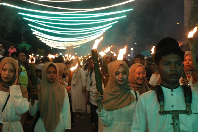 Meriahnya Pawai Obor Ramadan di Mess Daerah Singkawang, Jadi Pesan Indahnya Keberagaman di Tengah Imlek