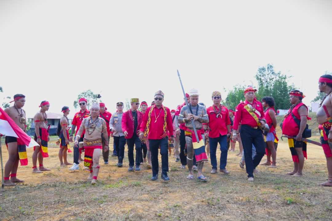Wagub Krisantus Resmi Sandang Gelar Patih Nagari, Panglima Jilah Ingatkan Anak Muda Tak Bosan Beradat