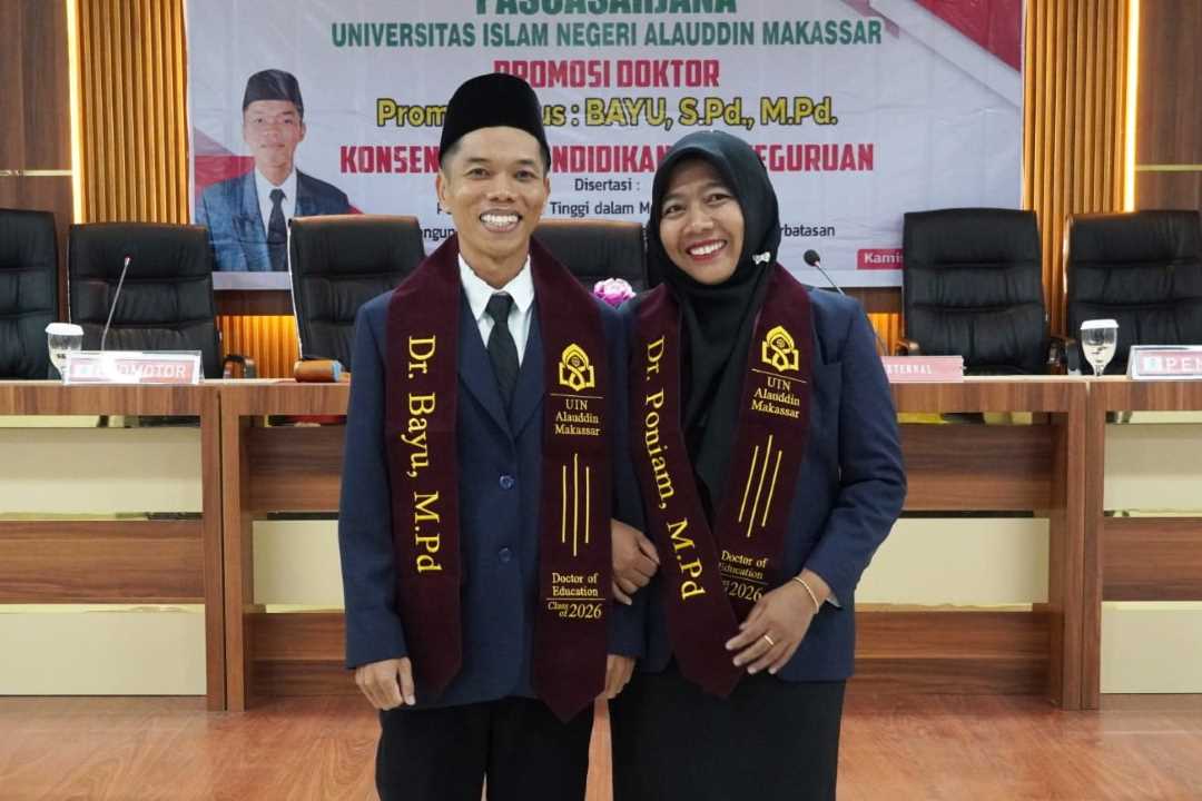 Kisah Inspiratif dari Sambas: Pasangan Suami Istri Raih Gelar Doktor Bersamaan