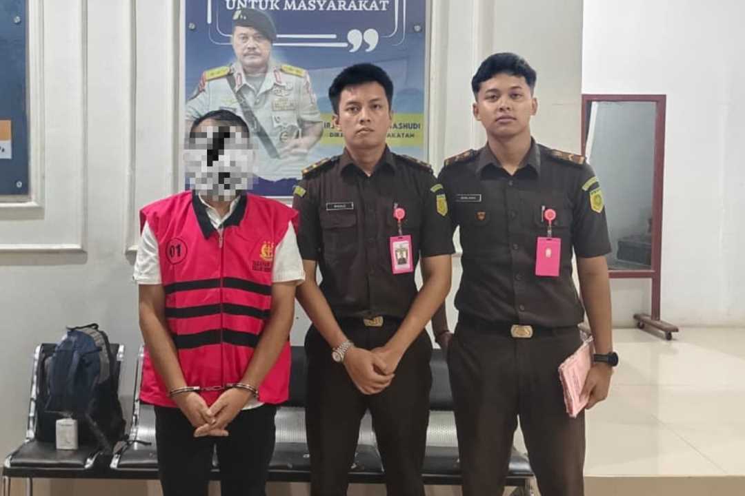 Kejari Bengkayang Tahan Pejabat PUPR, Tersangka Korupsi Proyek Jalan Lambau Rugikan Negara Rp1 Miliar