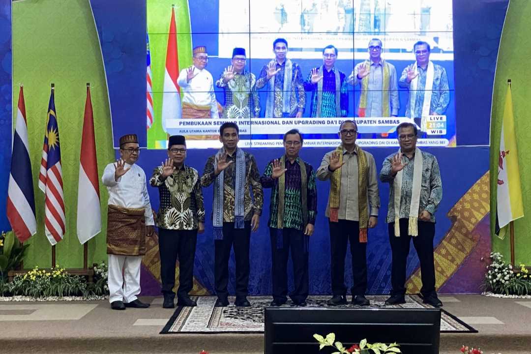 Buka Seminar Internasional di Sambas, Wamendagri Akhmad Wiyagus Ajak Dai Dorong Kemandirian Ekonomi Perbatasan