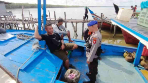 Satpolairud Bengkayang Edukasi Nelayan soal Keselamatan Pelayaran di Sungai Raya Kepulauan