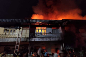 BREAKING NEWS! Empat Ruko di Jalan Sindansana Hangus Dilahap Si Jago Merah