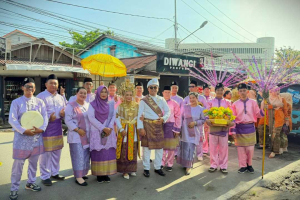 Lestarikan Tradisi Melayu Sejak Dini, Disdikbud Singkawang Gelar Prosesi Adat Belarak Pengantin