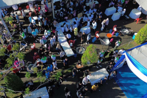 Pecahkan Rekor Dunia! 12.000 Porsi Lontong Sukadana Meriahkan Pembukaan Kalbar Food Festival ke-7