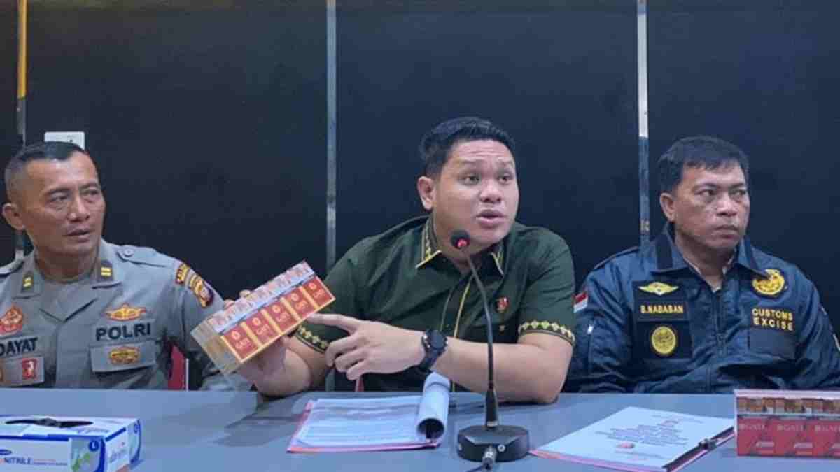 Polisi Ungkap Peredaran Rokok GATI Bermasalah Cukai di Singkawang, 3 Orang Diamankan