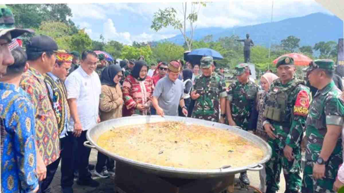 Karantina Kalbar Dukung Kegiatan Sosial Bobon Santoso di PLBN Aruk