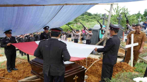 Wakapolres Bengkayang Pimpin Pemakaman Kedinasan Aiptu Markus, Salvo Jadi Penghormatan Terakhir