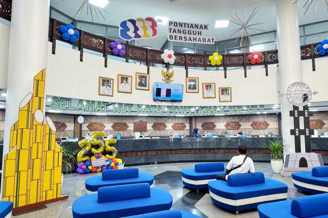 Semarakkan HUT ke-255 Kota Pontianak, Bank Kalbar KCU Pontianak Manjakan Nasabah dengan Kuliner Tradisional dan Ornamen Khas