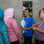 Tinjau Rumah Layak Huni di Sanggau Kulor, Ketua TP PKK Kalbar Tekankan Keakuratan Data DTSEN